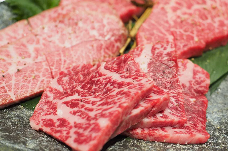 牛肉の美味しさは赤身部分だけでなく脂肪も大きな要素